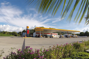 Shell petrol station La Fragua image