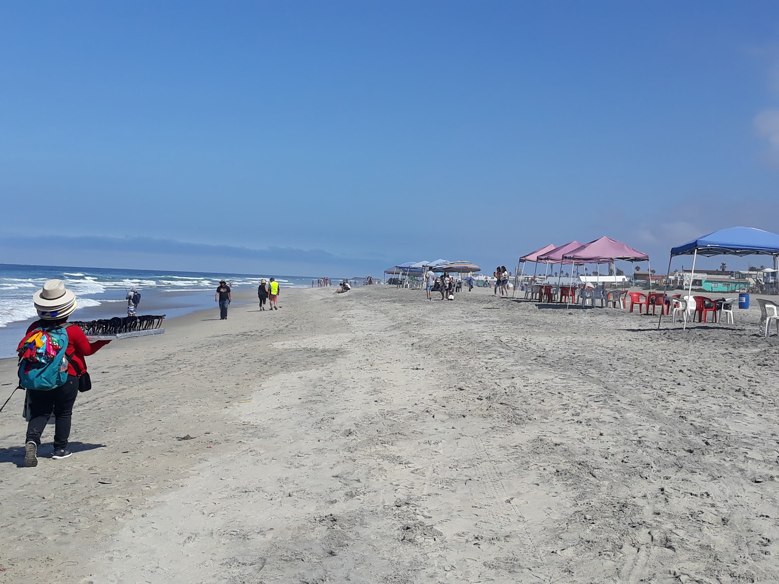 Foto di Playa De Rosarito con una superficie del sabbia scura