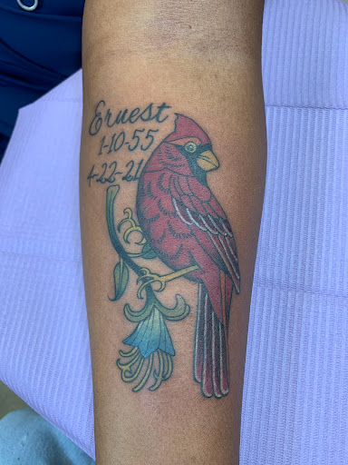 Tattoo Shop «Blue Fin Tattoos», reviews and photos, 2180 Perry Lane Rd, Brunswick, GA 31525, USA