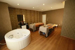 Luxury Peaceful Body Spa and Massage Parlour image