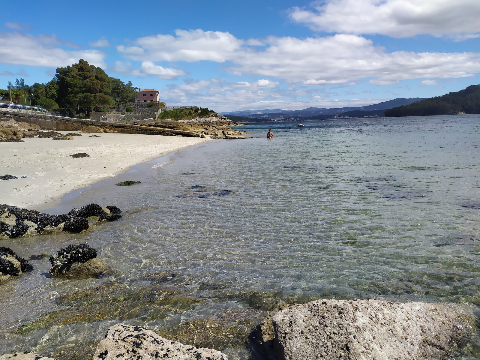 Foto di Praia do Covelo con una superficie del sabbia bianca fine