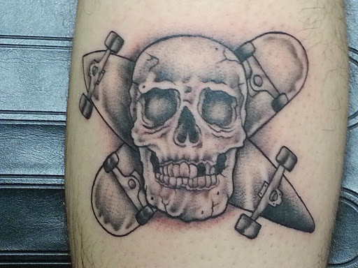 Tattoo Shop «Lady Luck Tattoo Studio», reviews and photos, 220 N Benton St, Woodstock, IL 60098, USA