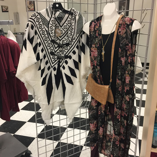 Beauty Salon «Detour Salon & Style», reviews and photos, 1816 E 53rd St, Anderson, IN 46013, USA