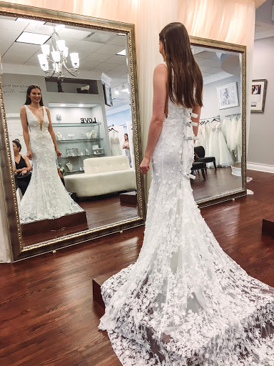 Bridal Shop «Bella Bianca Bridal», reviews and photos, 17W527 E Roosevelt Rd, Oakbrook Terrace, IL 60181, USA