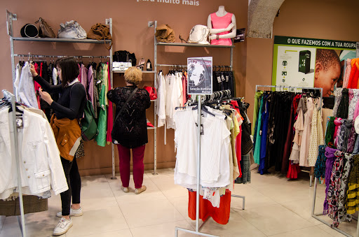 Lojas para comprar roupa de mulher-lobo Lisbon