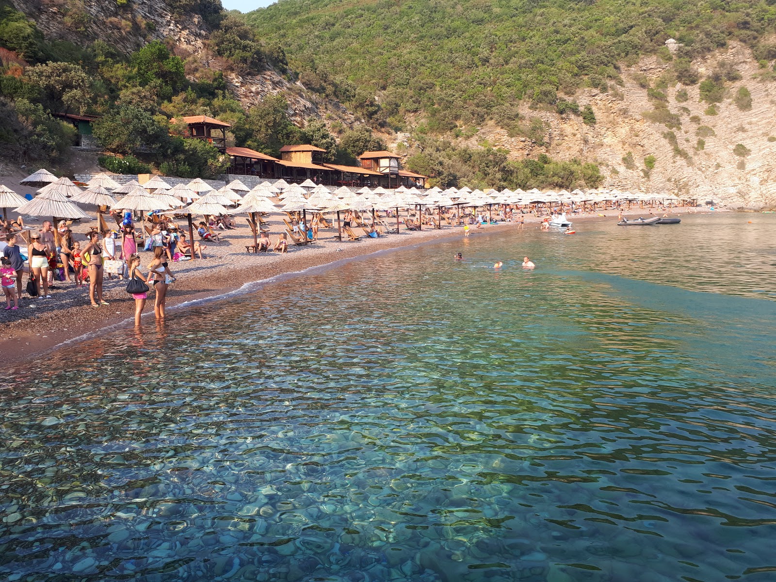 Foto di Kraljichina beach area del resort sulla spiaggia