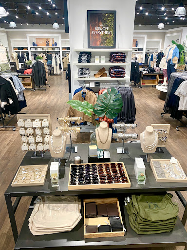 Clothing Store «Banana Republic», reviews and photos, 454 Evergreen Ct, Central Valley, NY 10917, USA