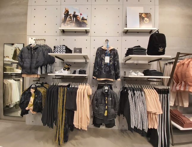 Avaliações doAdidas - Arrábida Shopping em Vila Nova de Gaia - Loja de artigos esportivos