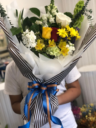 Florist «Country Cousins Flower shop», reviews and photos, 841 E Whittier Blvd, La Habra, CA 90631, USA