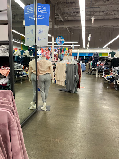Clothing Store «Old Navy», reviews and photos, 3581 N Freeway Blvd, Sacramento, CA 95834, USA