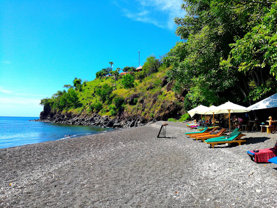 Jemeluk Beach