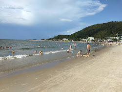 Foto van Enseada Beach en de nederzetting