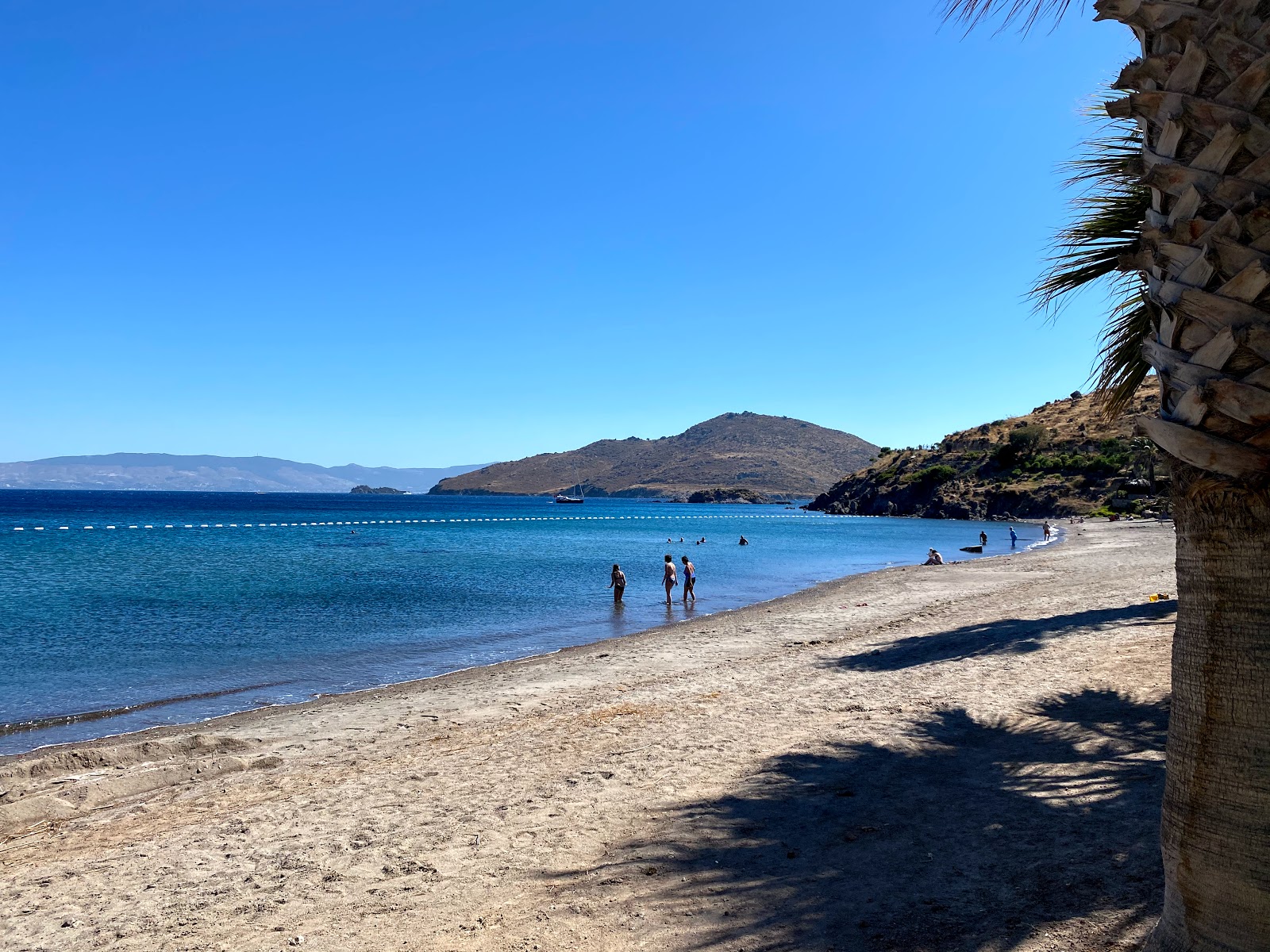 Foto von Aspat Strand mit kleine bucht