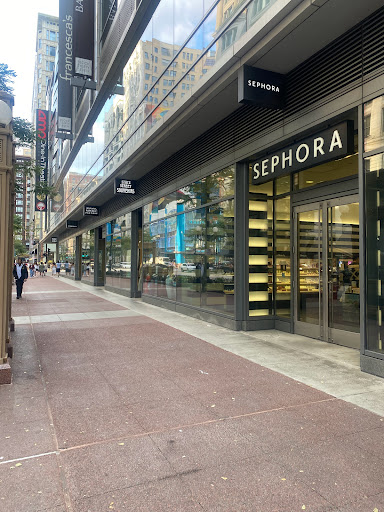 Cosmetics Store «SEPHORA», reviews and photos, 108 N State St Ste 134, Chicago, IL 60602, USA