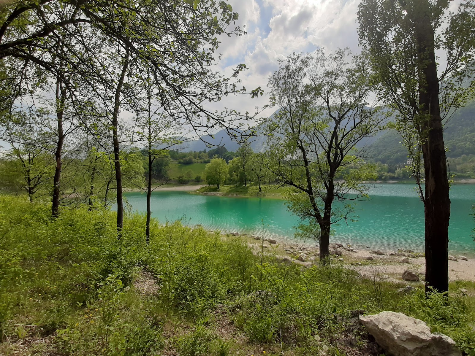 Lago di Tenno Beach'in fotoğrafı ve güzel manzarası
