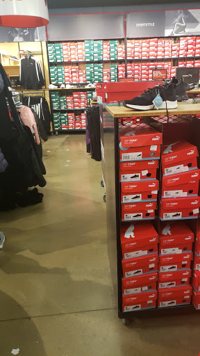 Shoe Store «PUMA», reviews and photos, 1650 Premium Outlet Blvd #333, Aurora, IL 60502, USA
