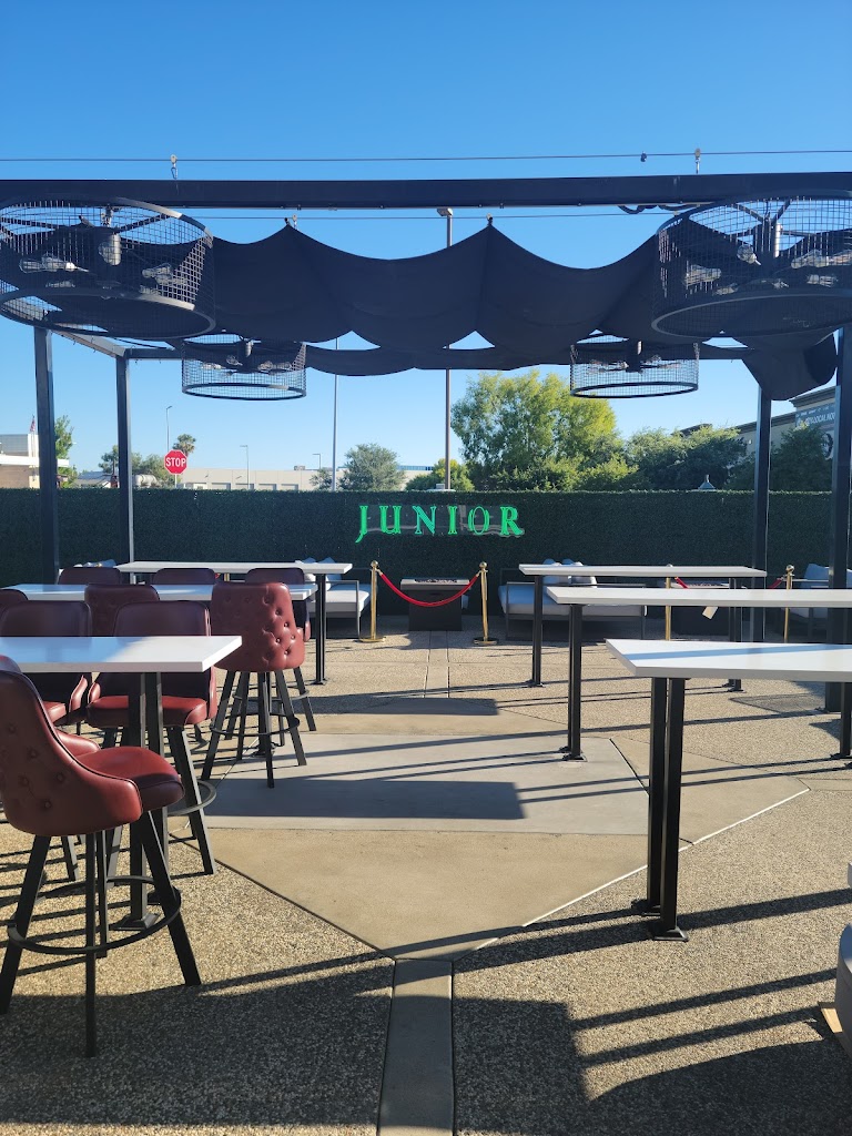 JUNIOR RESTAURANT AND LOUNGE 95661