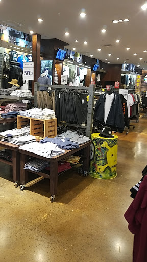 Clothing Store «Tillys», reviews and photos, 5415 Touhy Ave, Skokie, IL 60077, USA