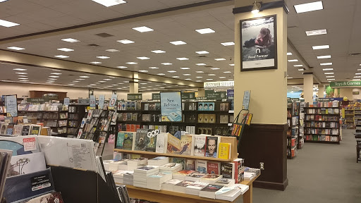 Book Store «Barnes & Noble», reviews and photos, 235 Union St, Waterbury, CT 06706, USA
