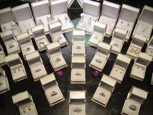 Jewelry Store «Shnayder Jewelry and Pawn Shop», reviews and photos, 110 Daniel Webster Hwy, Nashua, NH 03060, USA