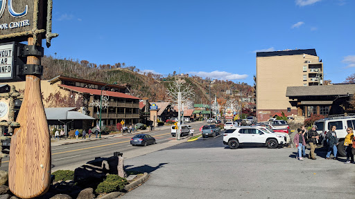 Outdoor Sports Store «Nantahala Outdoor Center Gatlinburg», reviews and photos, 1138 Parkway, Gatlinburg, TN 37738, USA