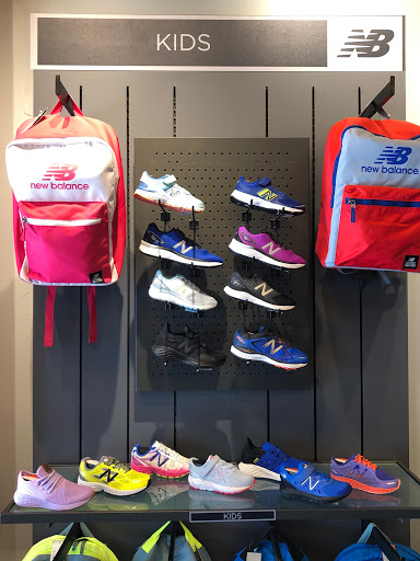 Shoe Store «New Balance Fairlawn», reviews and photos, 2691 W Market St, Fairlawn, OH 44333, USA