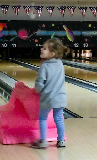 Bowling Alley «Tillamook Bowling Lanes», reviews and photos, 3705 3rd St, Tillamook, OR 97141, USA