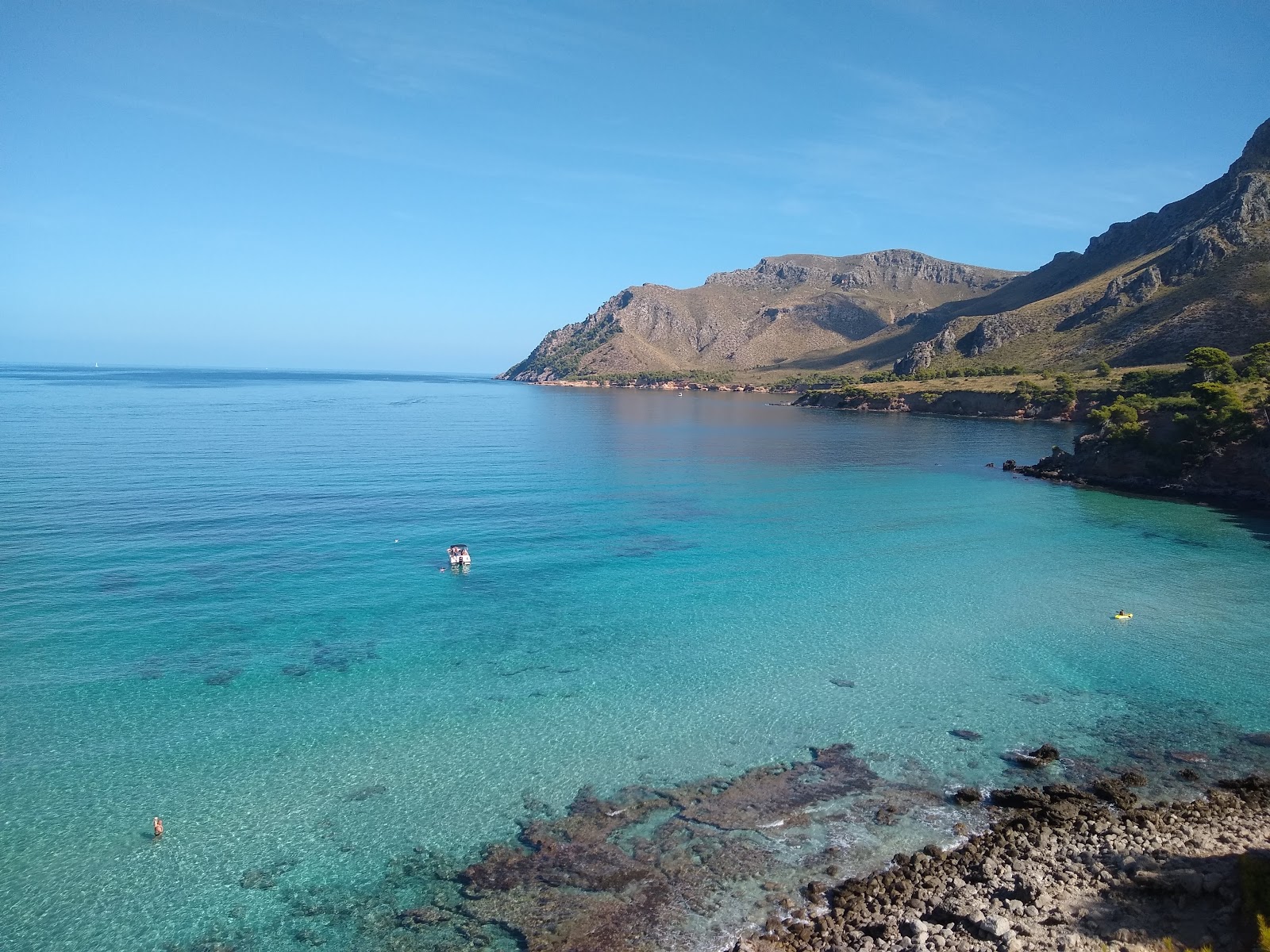 Cala Na Clara'in fotoğrafı - rahatlamayı sevenler arasında popüler bir yer