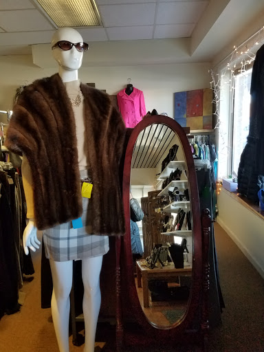 Consignment Shop «Brand Used Thrift And Consignment Shop», reviews and photos, 157 Dolson Ave, Middletown, NY 10940, USA