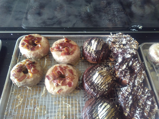 Shopping Mall «Tuskatella Shopping Center», reviews and photos, 1344 N Tustin St, Orange, CA 92867, USA