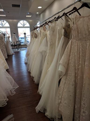 Bridal Shop «Bella Bianca Bridal», reviews and photos, 17W527 E Roosevelt Rd, Oakbrook Terrace, IL 60181, USA