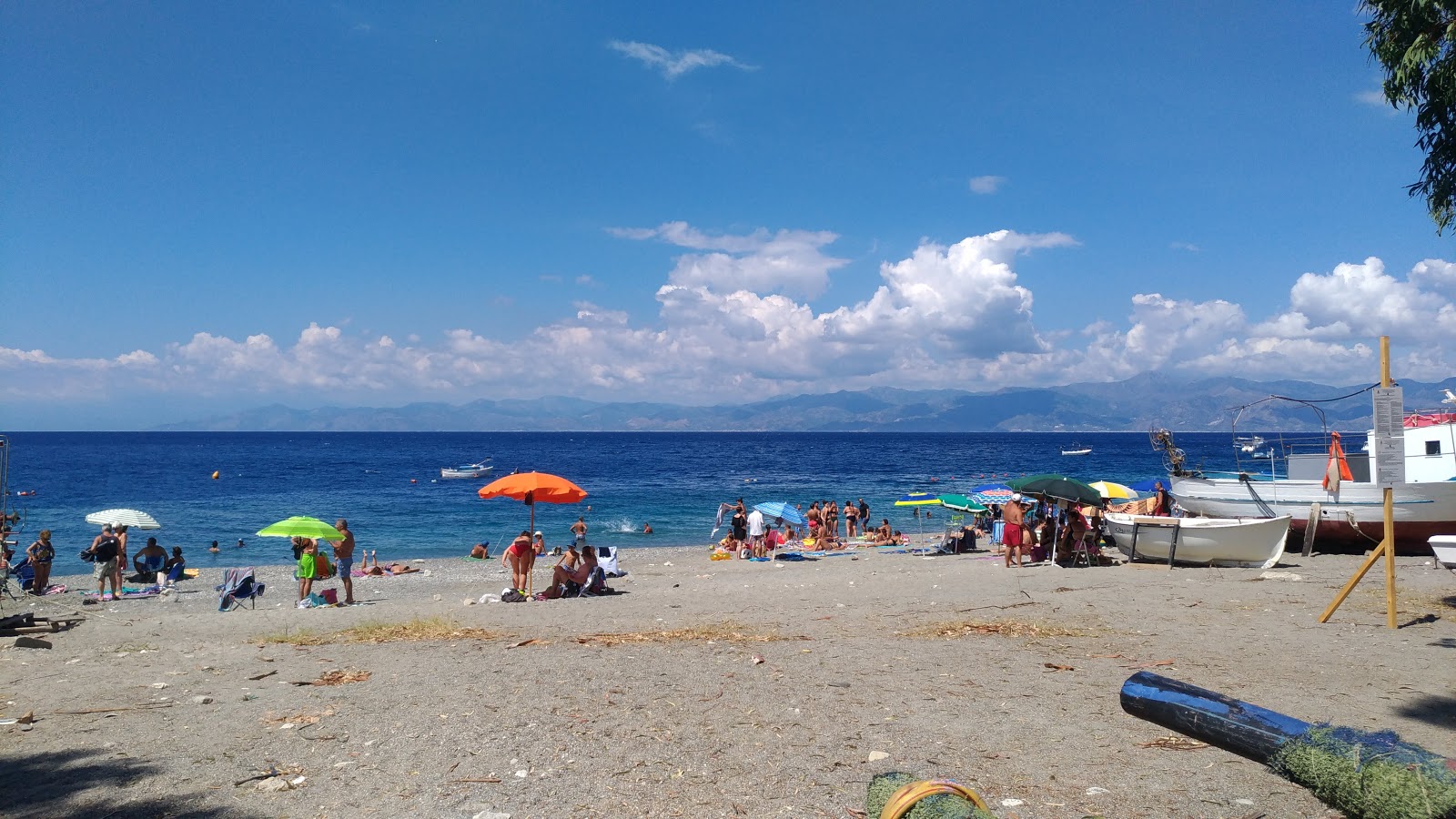 Photo de Giovanni-Lazzaro beach avec plusieurs moyennes baies