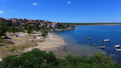 Foto von Dumicina beach von Klippen umgeben