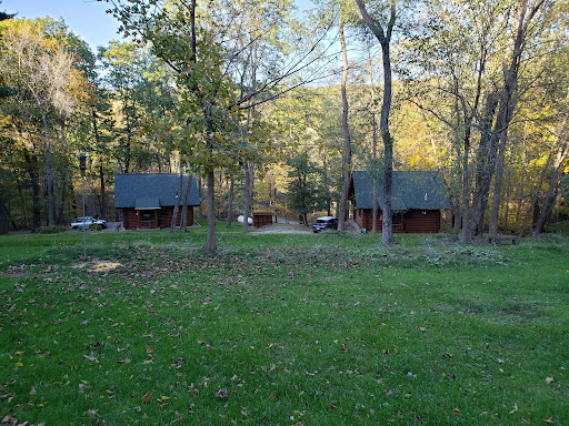 Cabin Rental Agency «Grumpsters Log Cabins», reviews and photos, 535 Ash St, McGregor, IA 52157, USA