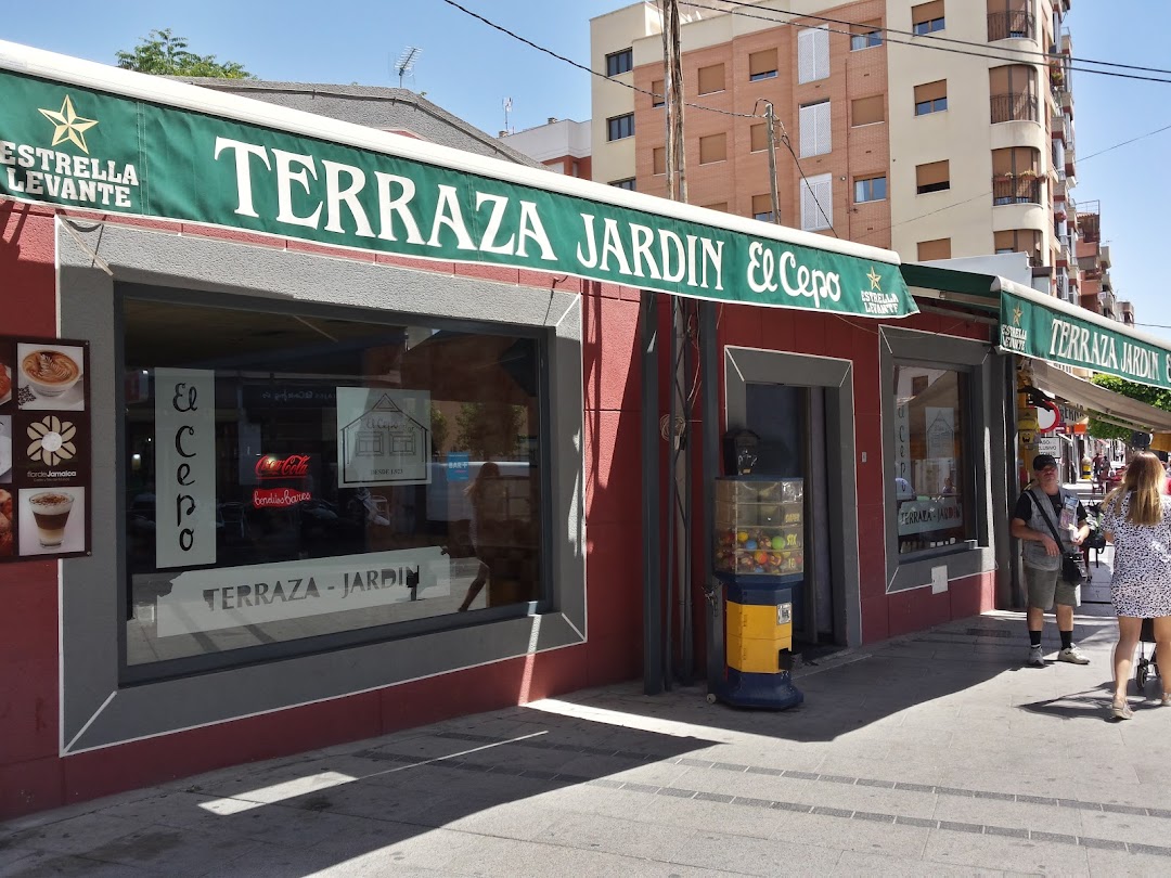 Terraza Jardin Bar EL CEPO en la ciudad Alcantarilla