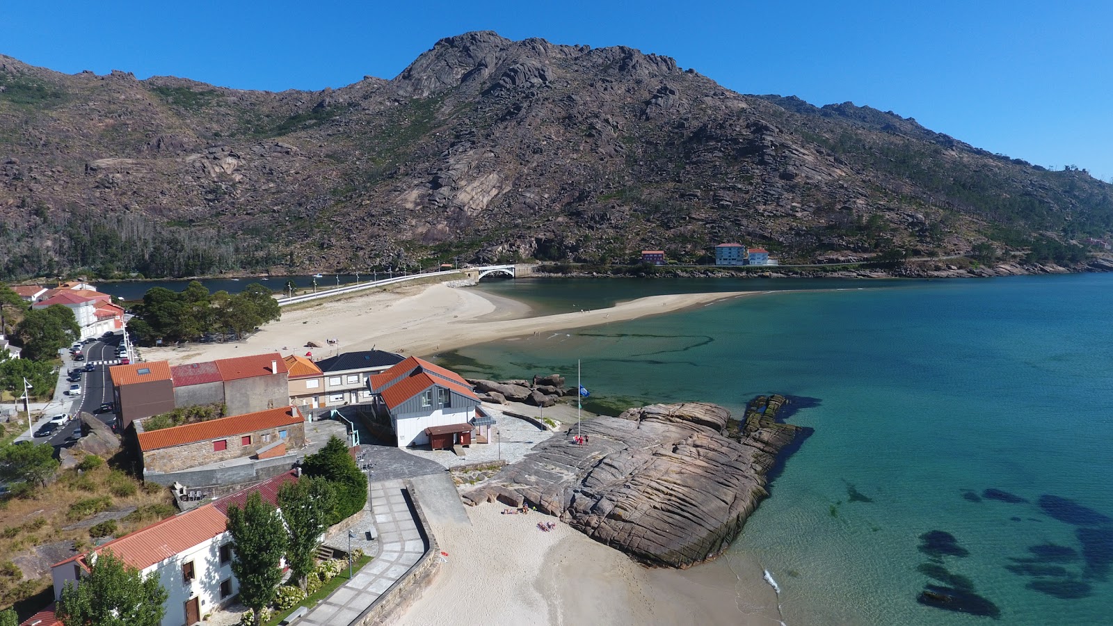 Photo de Praia do Ezaro avec plusieurs baies longues