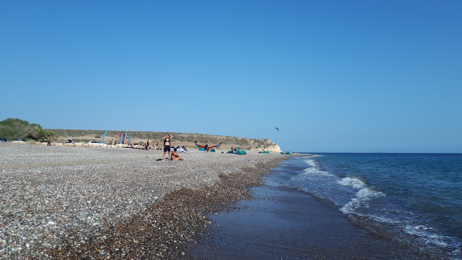 Foto von Wild Milanda beach II mit beiger sand & kies Oberfläche