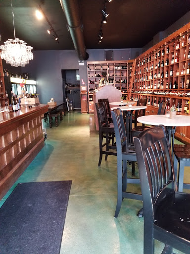 Liquor Store «Lush Wine & Spirits», reviews and photos, 1412 W Chicago Ave, Chicago, IL 60642, USA