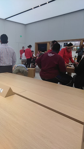 Computer Store «Apple St. Johns Town Center», reviews and photos, 4835 River City Dr, Jacksonville, FL 32246, USA