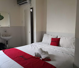 RedDoorz near Medan Railway Station photo