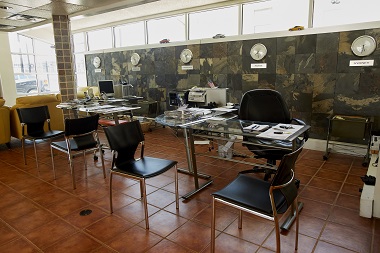 Used Car Dealer «Autobahn», reviews and photos, 1111 Westport Rd, Kansas City, MO 64111, USA