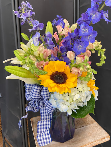 Florist «BloomTown Florist», reviews and photos, 218 W Bay Dr, Largo, FL 33770, USA