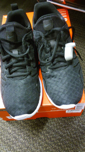 Shoe Store «DSW Designer Shoe Warehouse», reviews and photos, 300 E Colorado Blvd #250, Pasadena, CA 91101, USA