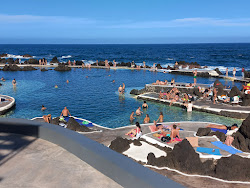 Piscinas Naturais de Porto Moniz'in fotoğrafı geniş bir kıyı şeridi ile birlikte