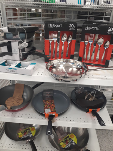 Clothing Store «Ross Dress for Less», reviews and photos, 140 S Mannheim Rd, Hillside, IL 60162, USA