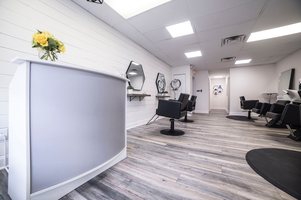 Blondtourage Hair Studio 18954