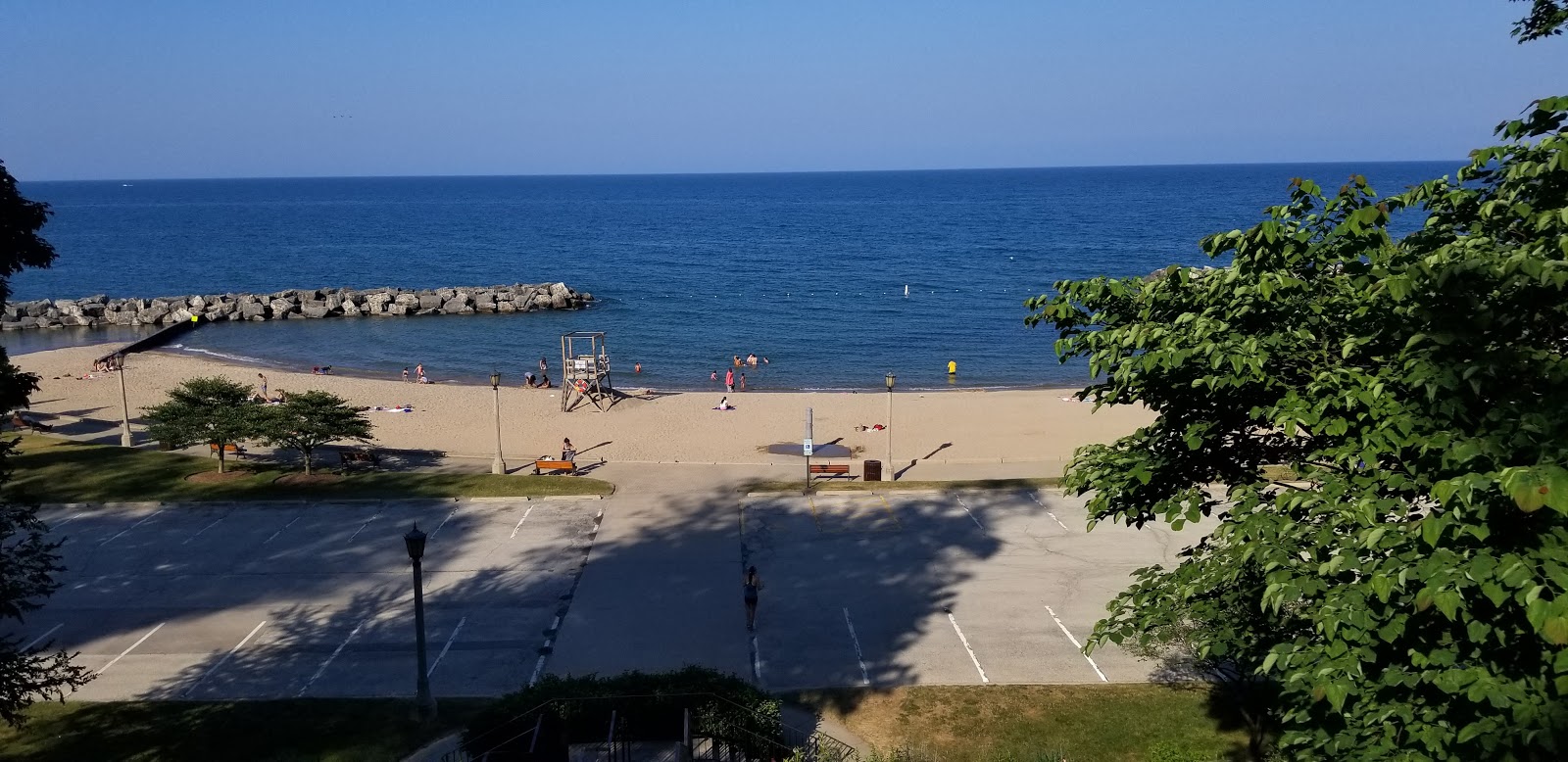 Foto von Lake Forest Beach mit beiger sand Oberfläche