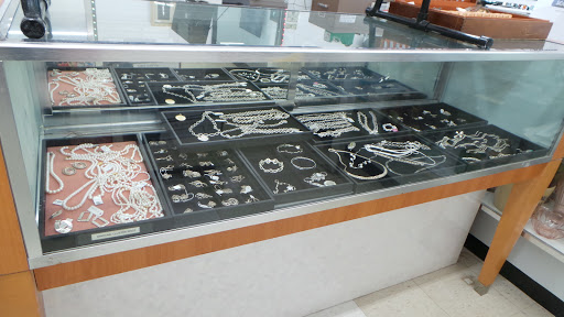 Pawn Shop «R J Jewelry & Loan Co», reviews and photos, 1210 Bloomingdale Rd, Glendale Heights, IL 60139, USA