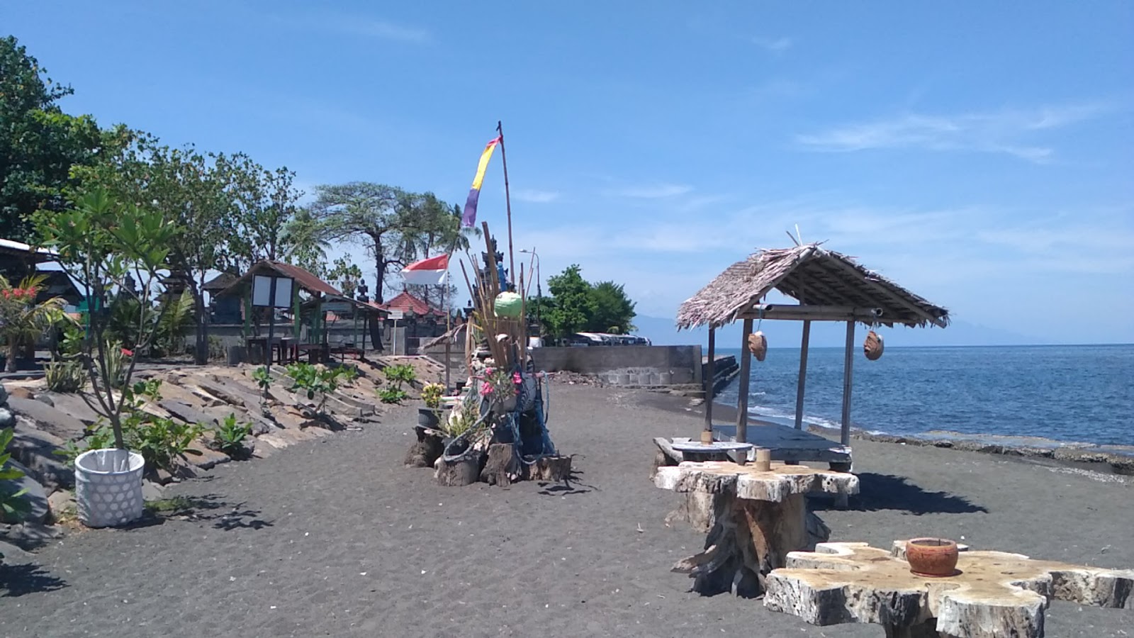 Fotografija Beautiful Singaraja Beach udobje območja