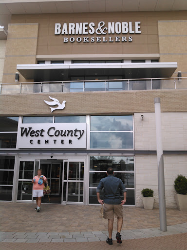 Book Store «Barnes & Noble», reviews and photos, 113 W County Center, Des Peres, MO 63131, USA